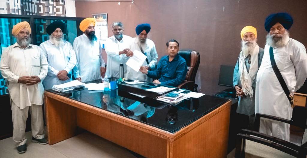 Shiromani Akali Dal Punar Surjit leaders in the field to demand compensation for the damage caused by floods